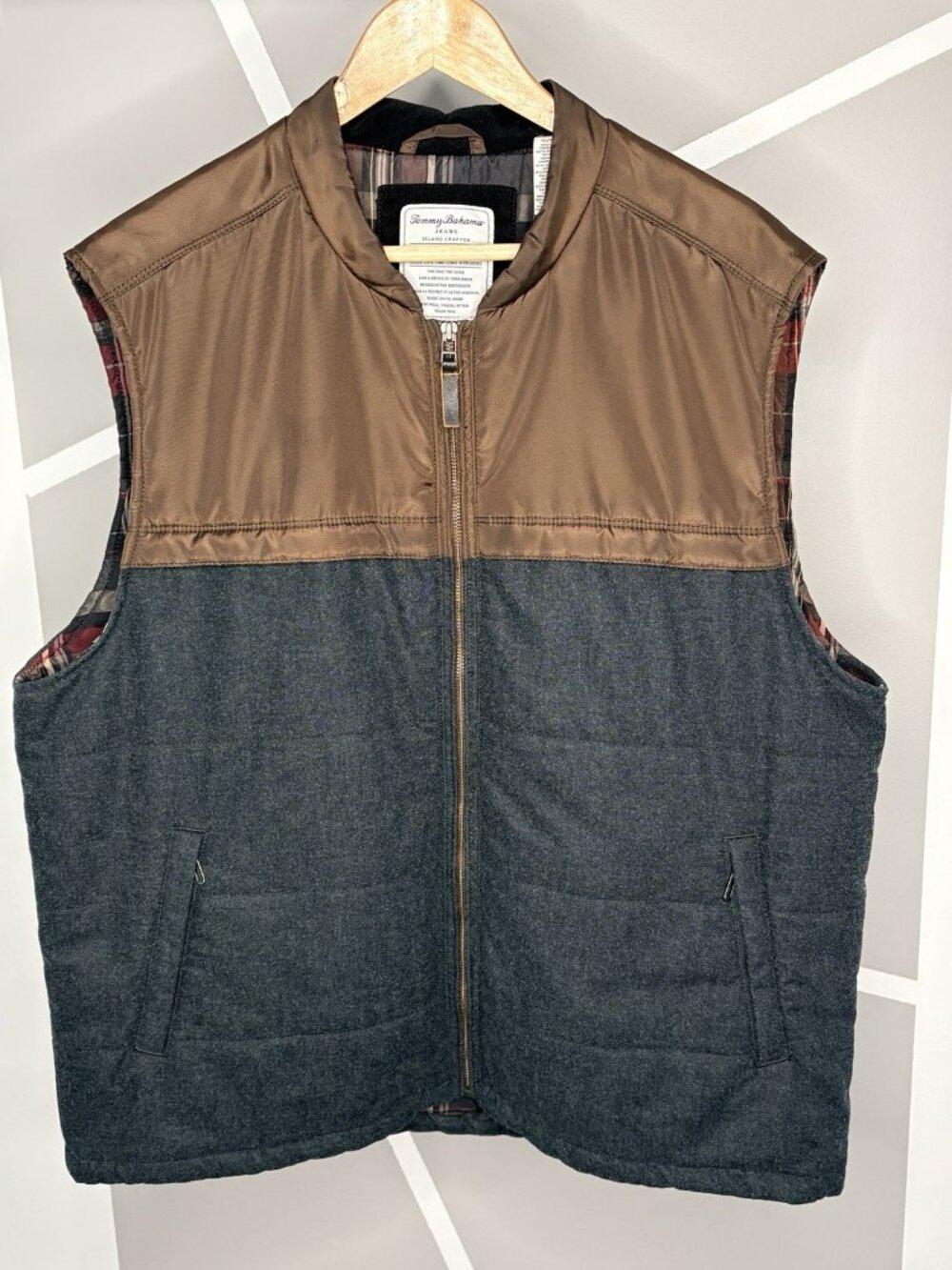 Tommy Bahama Island Crafted Full Zip Quilted Vest Men’s XL Brown Gray Plaid
